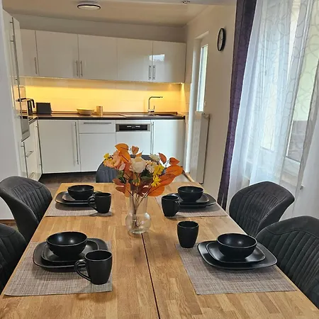 Estein 3 Zkb Balkon Apartman